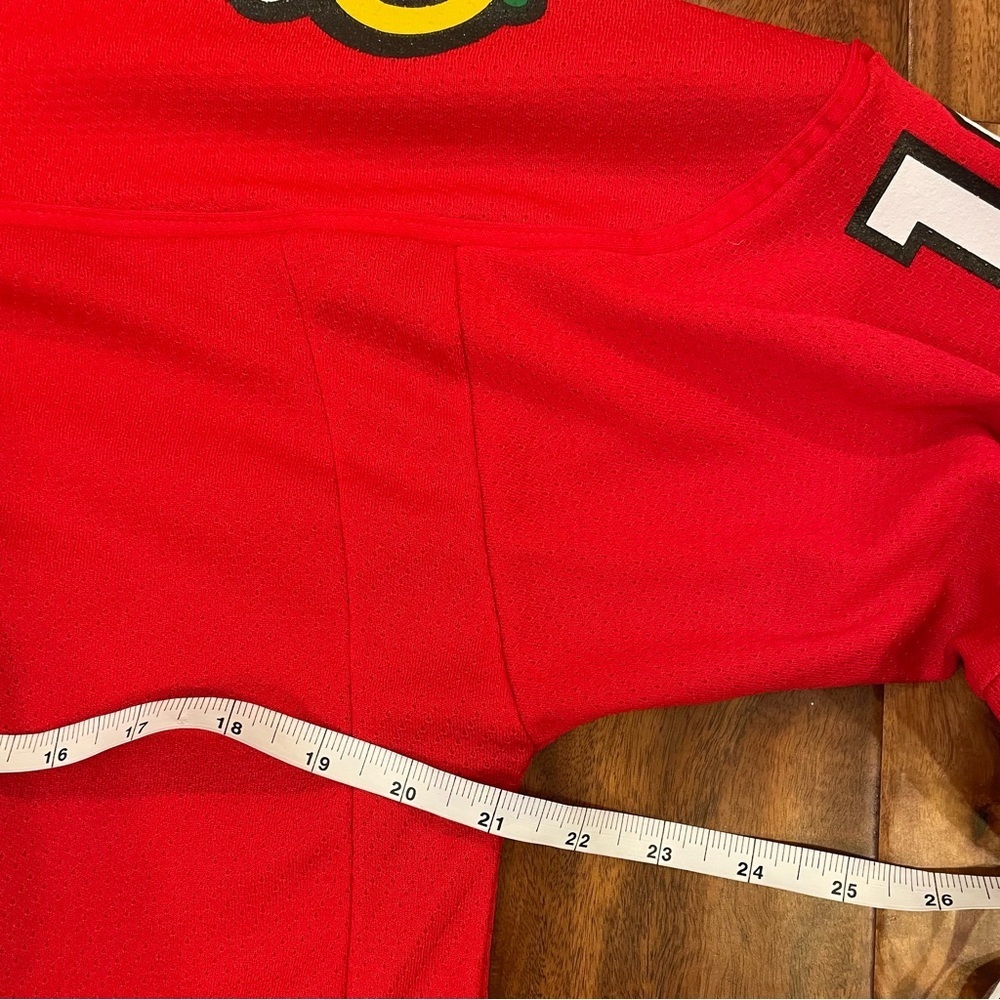 Jonathan Toews #19 Chicago Blackhawks C NHL Reebok Hockey Jersey Youth Size LX. - Picture 10 of 13